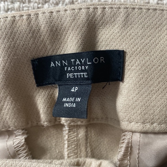 Size 4 Ann Taylor Factory Petite pants - Picture 3 of 4